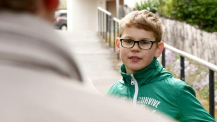Wir trauen Kindern viel zu, denn wir sehen, wie sie ständig lernen. Aber wir sollten auch immer im Hinterkopf behalten, dass sie noch sehr jung sind und noch nicht alle Gefahren kennen. Das führen uns soziale Experimente wieder vor Augen: https://www.sicher-stark-team.de/so-einfach-vertrauen-kinder-einem-fremden.cfm #fühldichsicher #schulweg #sicherundstark #kinderseminar #gefahrenerkennen #gemeinsamstark #selbstverteidigungfürkinder #kinderrechte #kindsentführung #nötigung