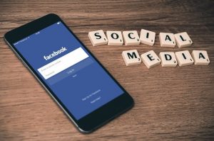 Hate Speech auf Social Media und im Netz: Kindern den richtigen Umgang damit beibringen