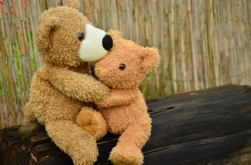 Mobbing ist im Kindergarten traurige Realität. Welche Ursachen hat es? In welchen Formen tritt es auf? Sicher-Stark Informiert! #seikeinopfer #mobbingunterkindern #sicherundstark #starkekinder #selbstwirksamkeit #harmonischesmiteinander #mobbingopferkita #konfliktelösen #mutiggegenmobbing #mobbingpraevention